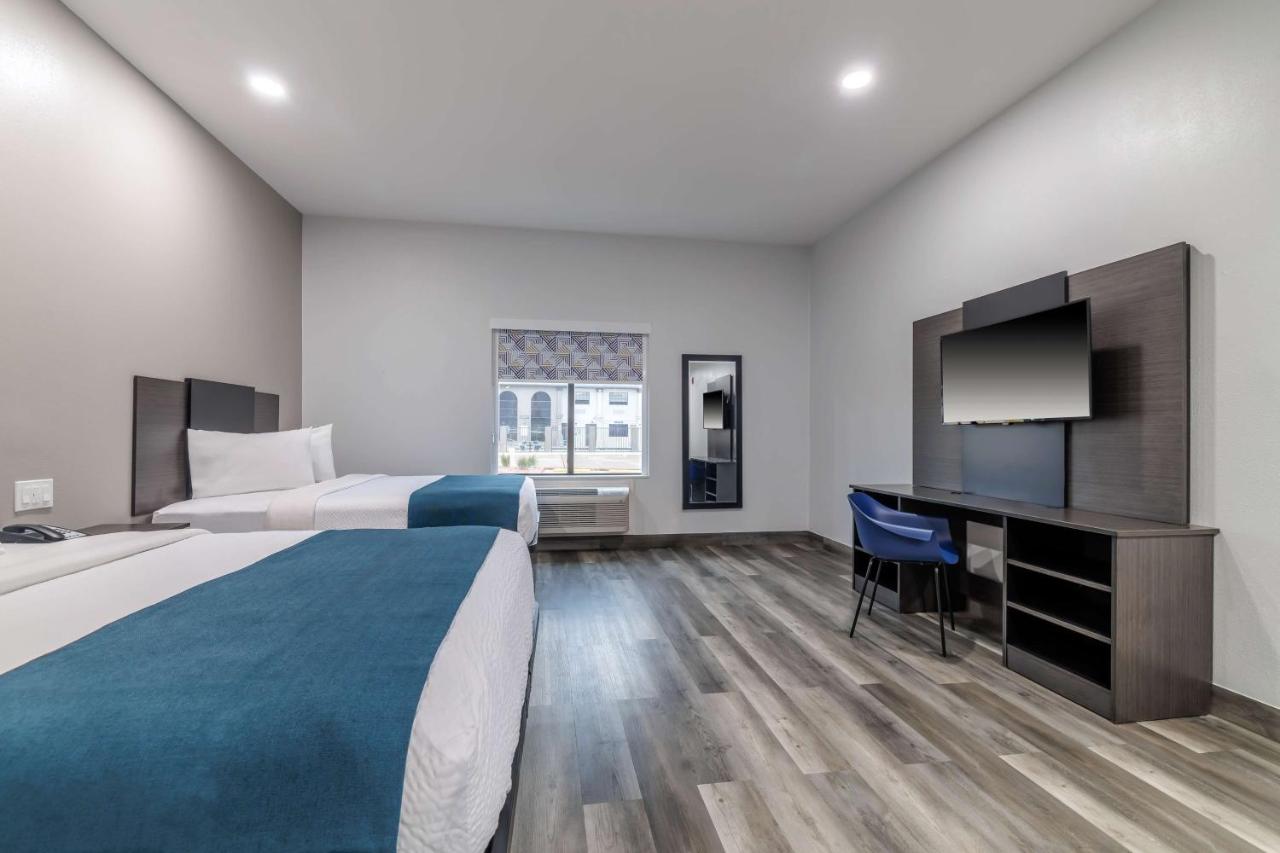 Deluxe Queen Room with Two Queen Beds - Non-Smoking at Motel 6 Brenham, TX