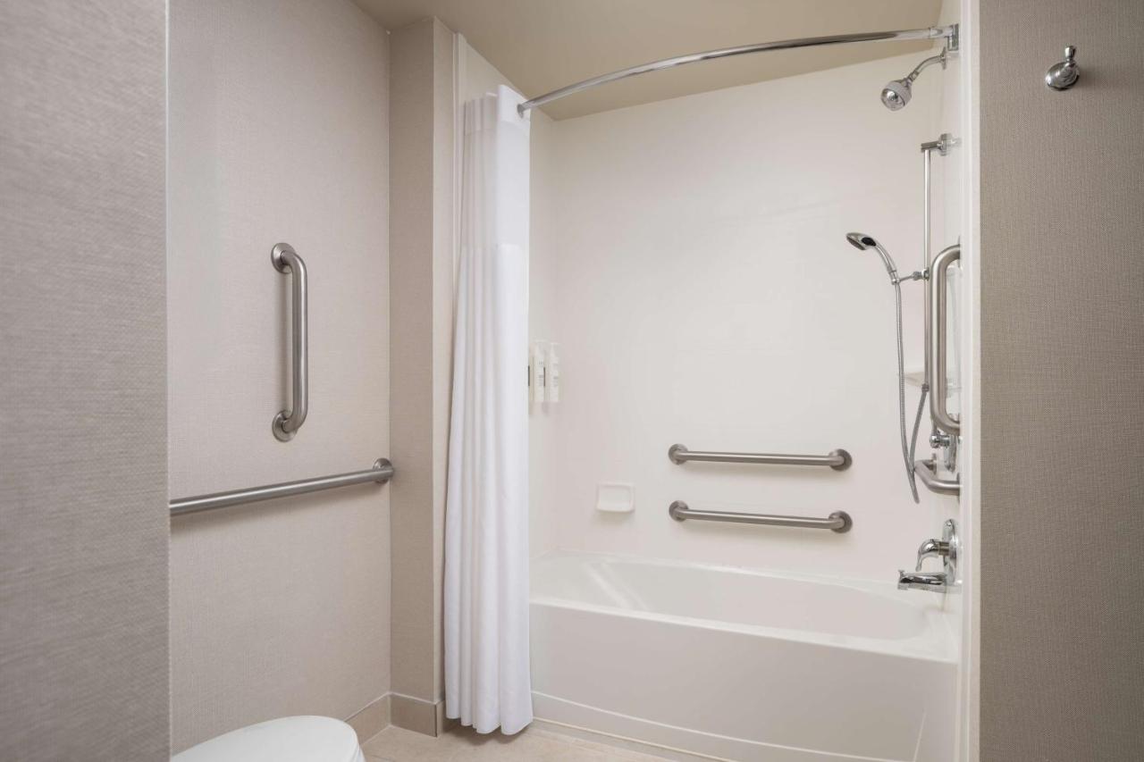 King Room Hearing Accessible at Hampton Inn & Suites Orlando/Downtown South - Medical Center