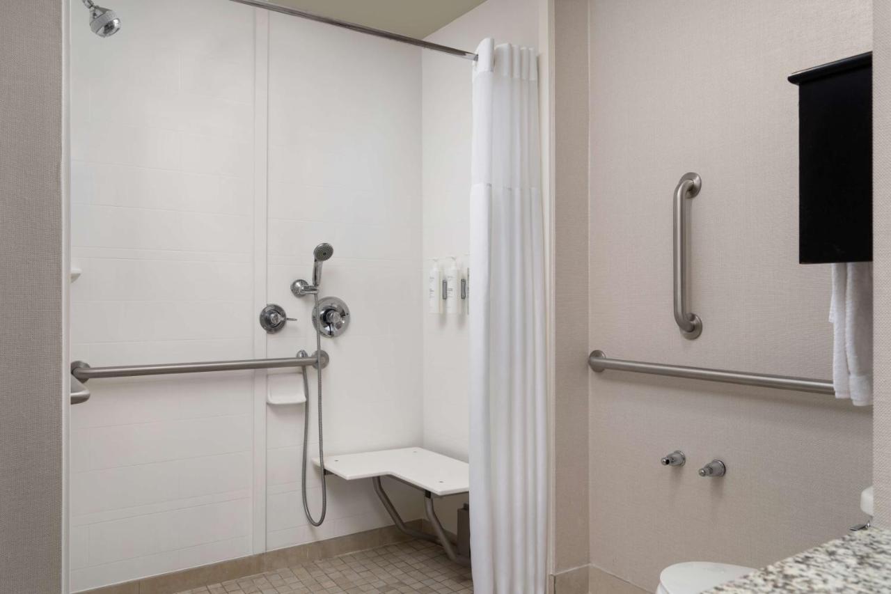 King Room with Roll In Shower - Mobility/Hearing Access at Hampton Inn & Suites Orlando/Downtown South - Medical Center