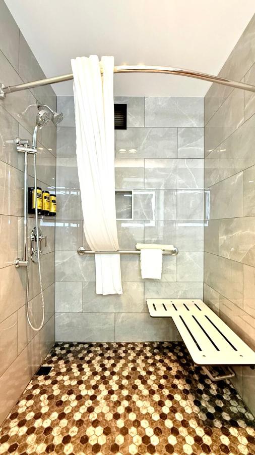 King Room with Bath Tub - Disability Access/Non-Smoking at Best Western Plus Suites Hotel - LAX Airport LA Stadium
