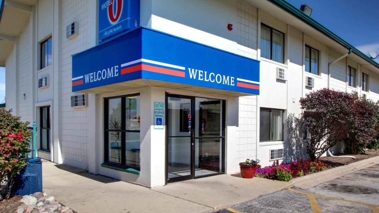 | Motel 6-Normal, IL - Bloomington Area
