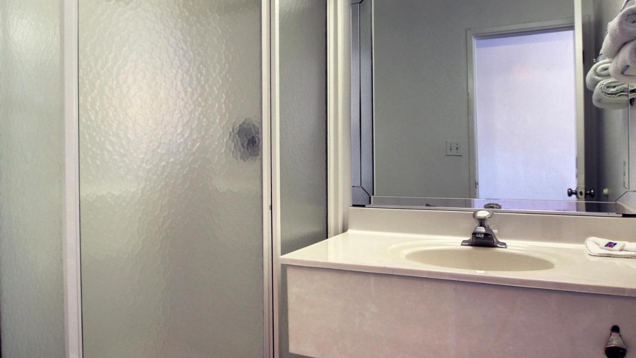 | Motel 6-Normal, IL - Bloomington Area