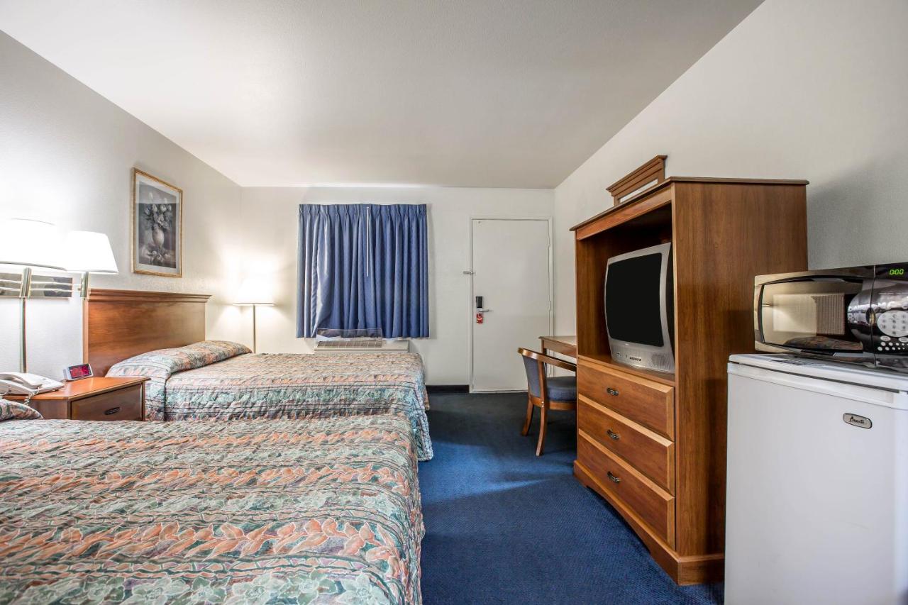 Standard Double Room - Non-Smoking at Days Inn by Wyndham Ridgecrest near China Lake Naval Station