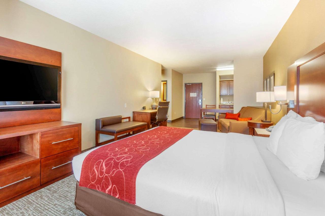 Superior Family Suite - Non-Smoking at Comfort Suites Glendale - State Farm Stadium Area
