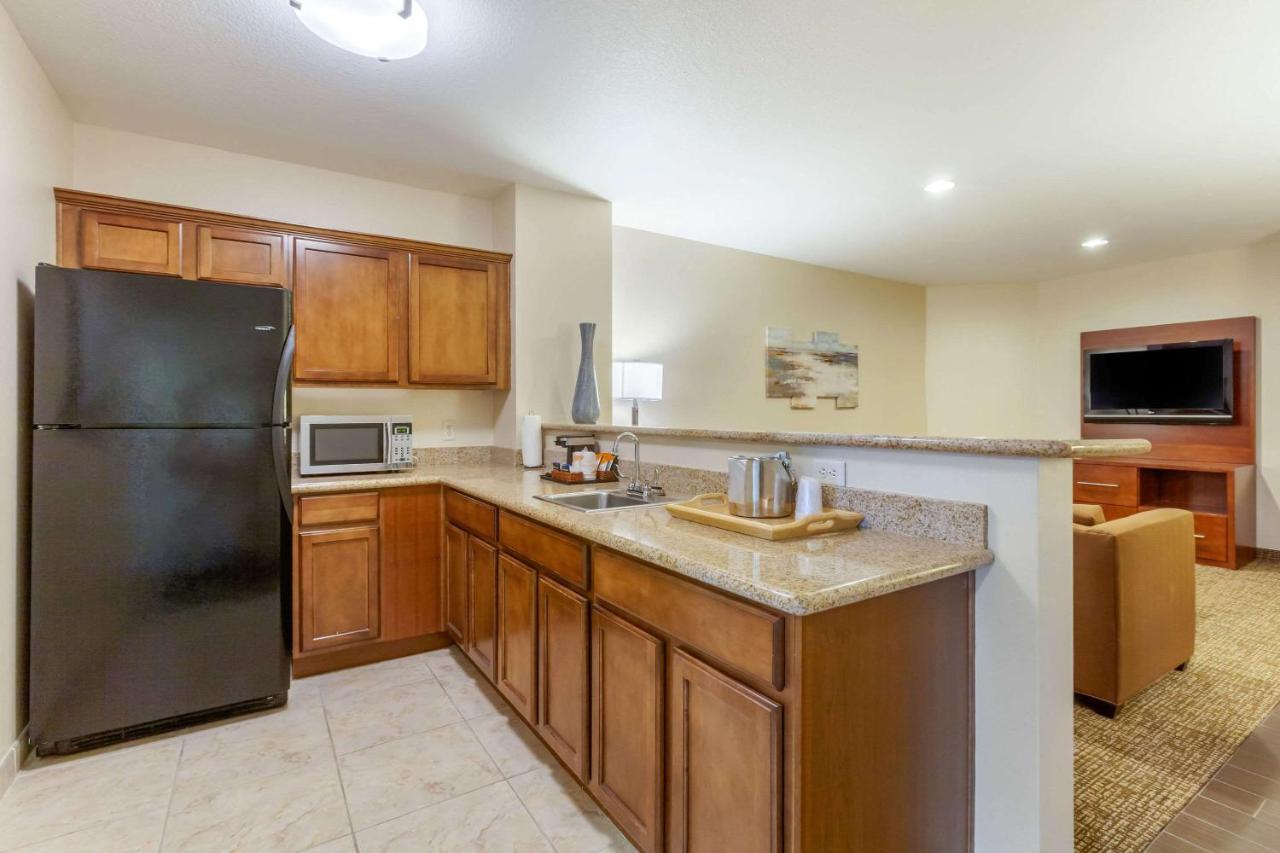 Presidential Suite - Non-Smoking at Comfort Suites Glendale - State Farm Stadium Area