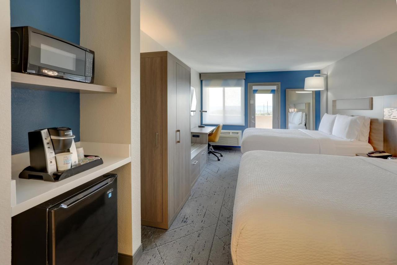 | Holiday Inn Express Hotel & Suites Branson 76 Central, an IHG Hotel