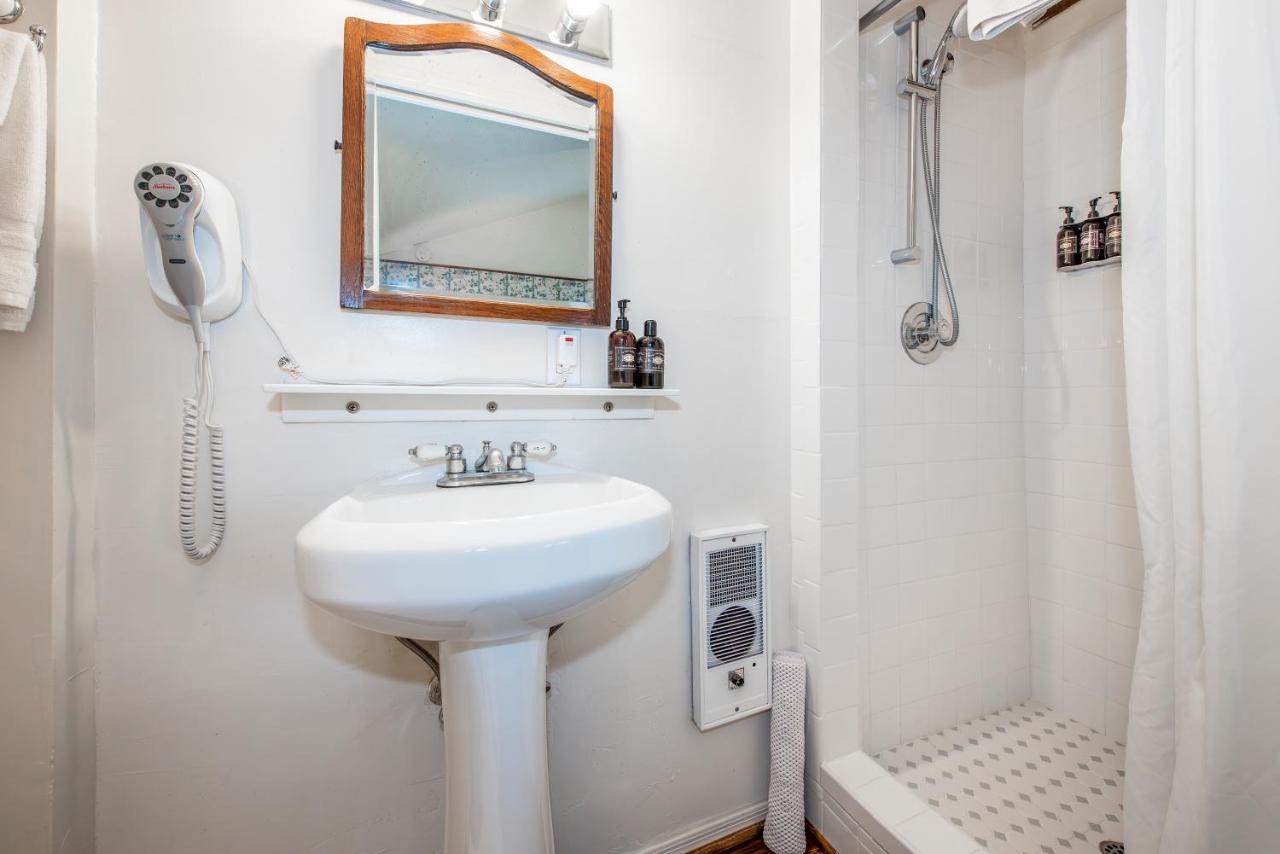 | Bath Street Inn