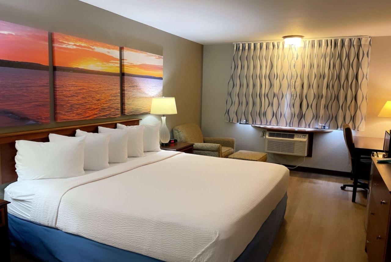 King Room - Non-Smoking at Days Inn & Suites by Wyndham Stevens Point