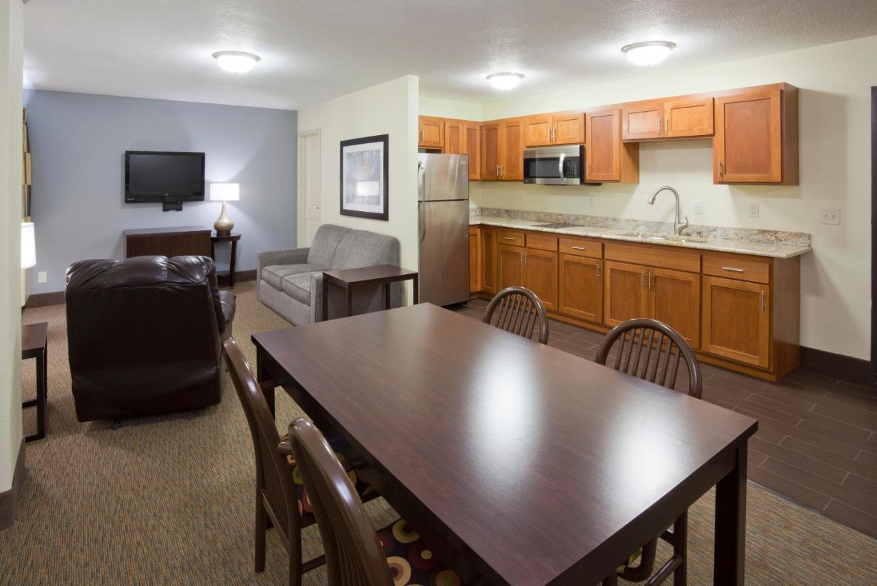  | Fargo Inn and Suites