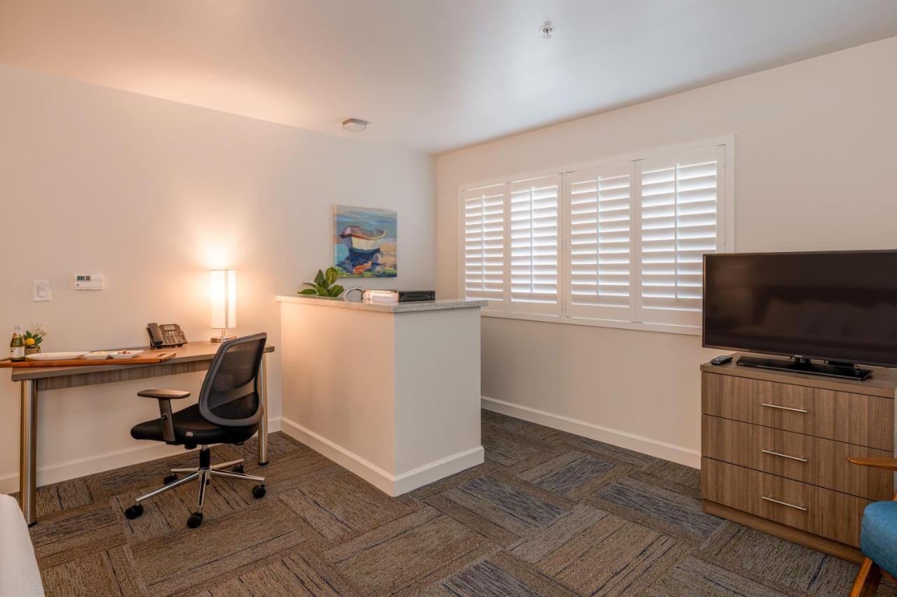 | Inn At Moss Landing Point
