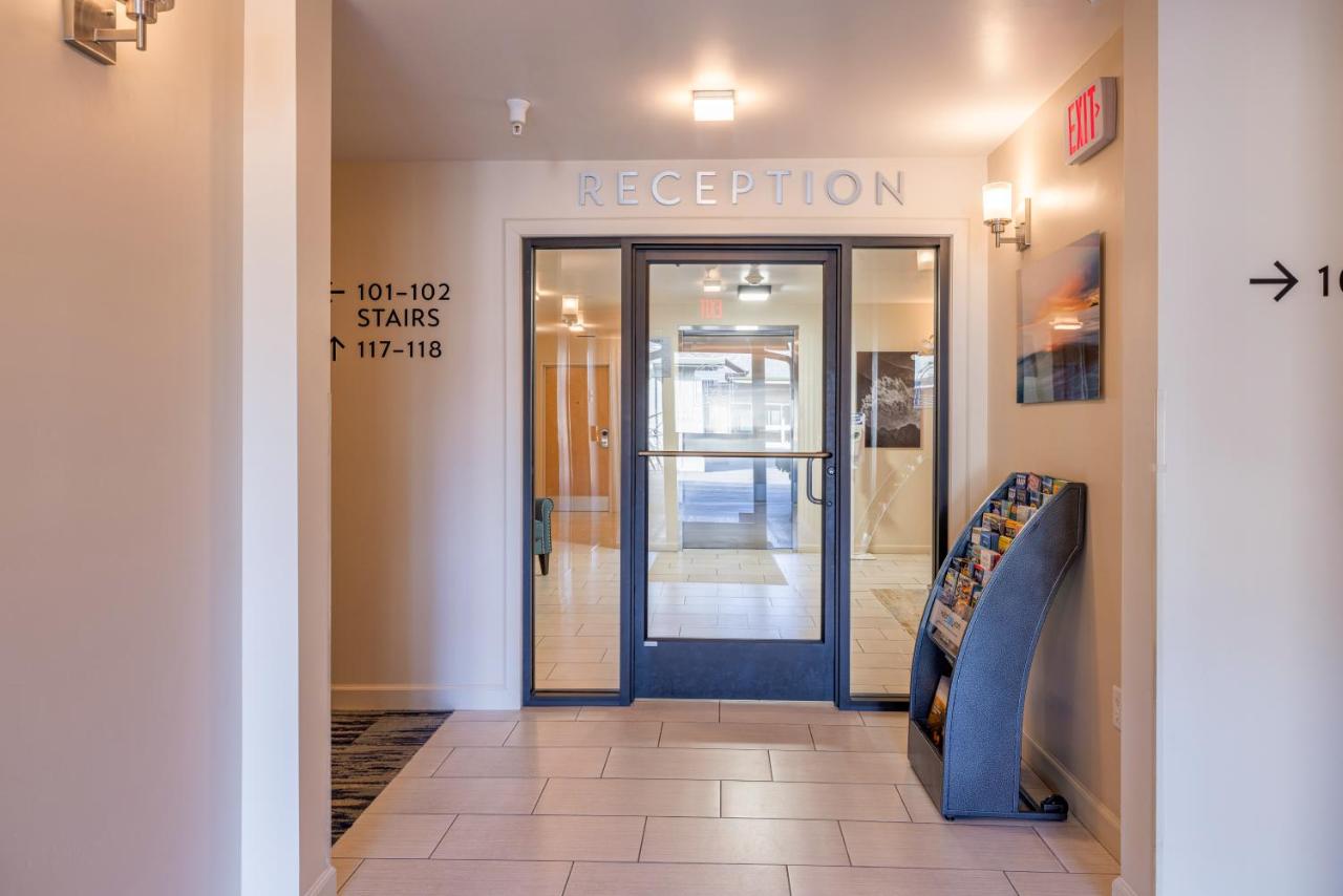 | Inn At Moss Landing Point