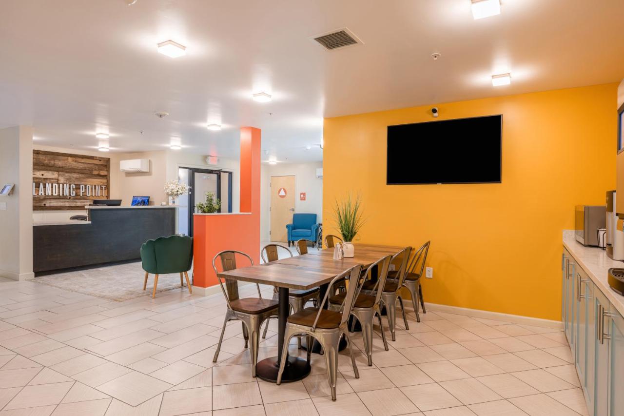 | Inn At Moss Landing Point