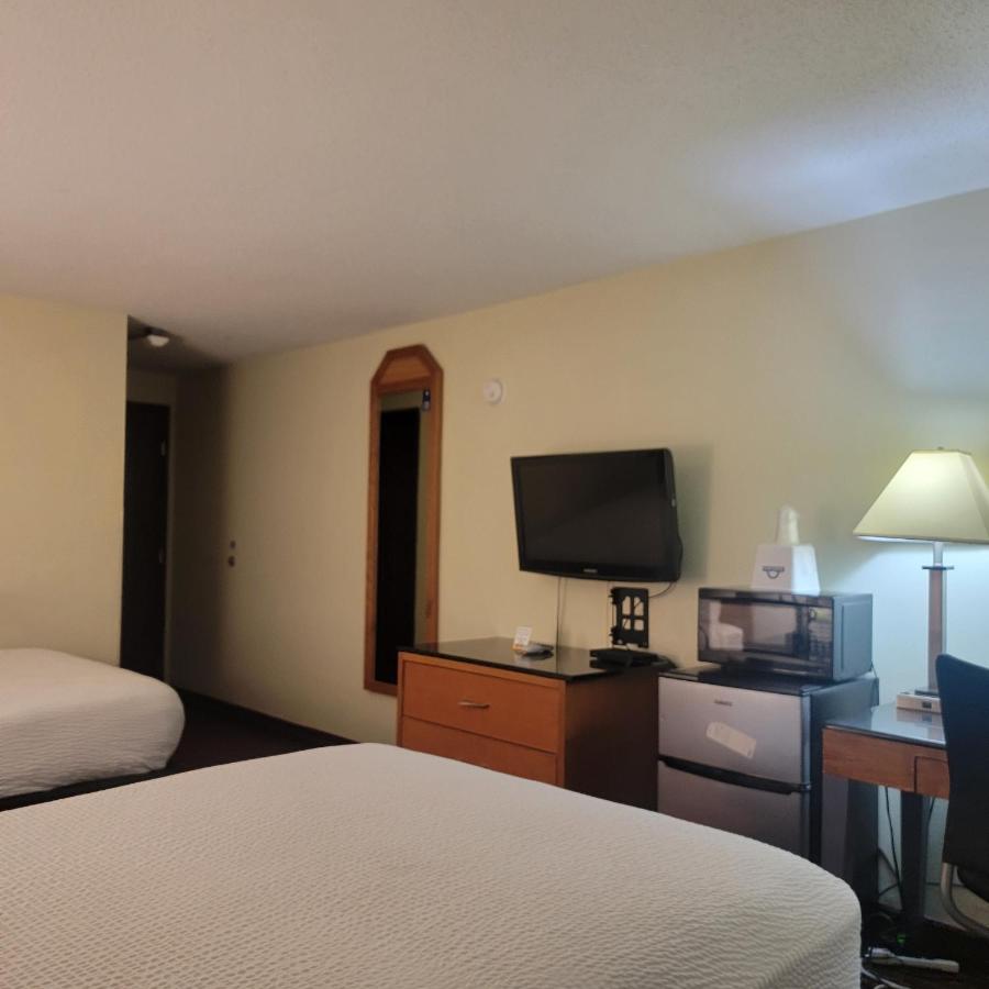 Double Room - Non-Smoking at Days Inn by Wyndham Fort Dodge