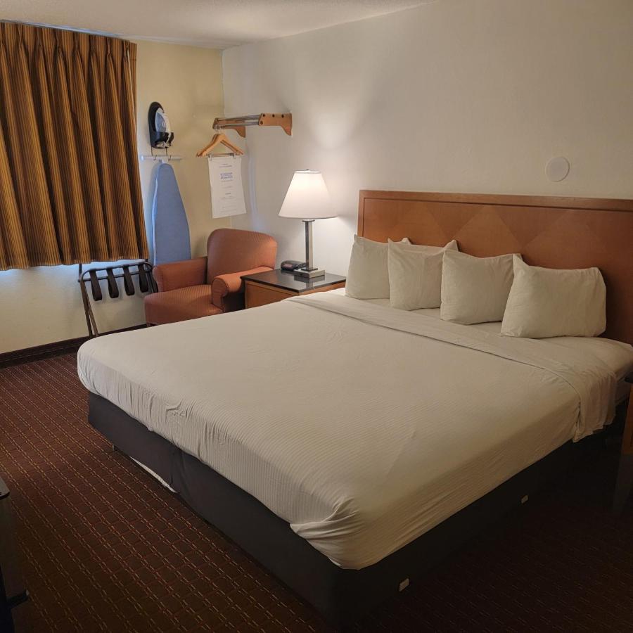 King Room - Non-Smoking at Days Inn by Wyndham Fort Dodge