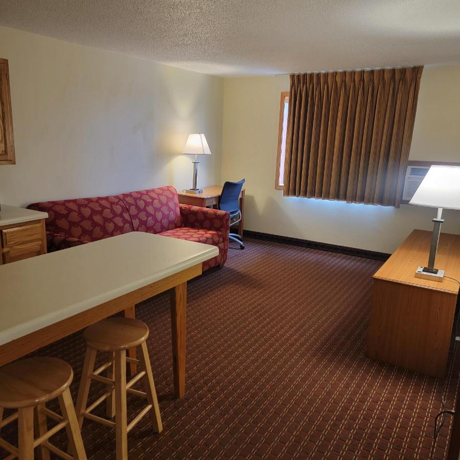 King Studio Suite with Jetted Tub - Non-Smoking at Days Inn by Wyndham Fort Dodge
