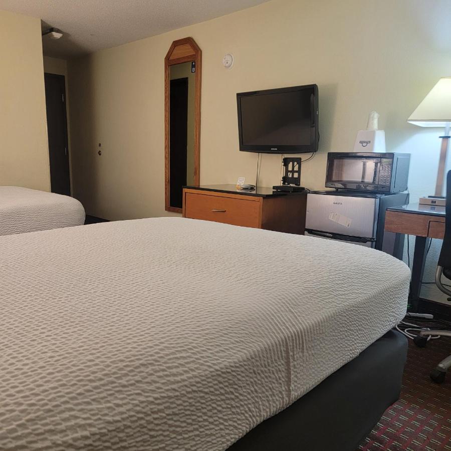 Double Room - Non-Smoking at Days Inn by Wyndham Fort Dodge