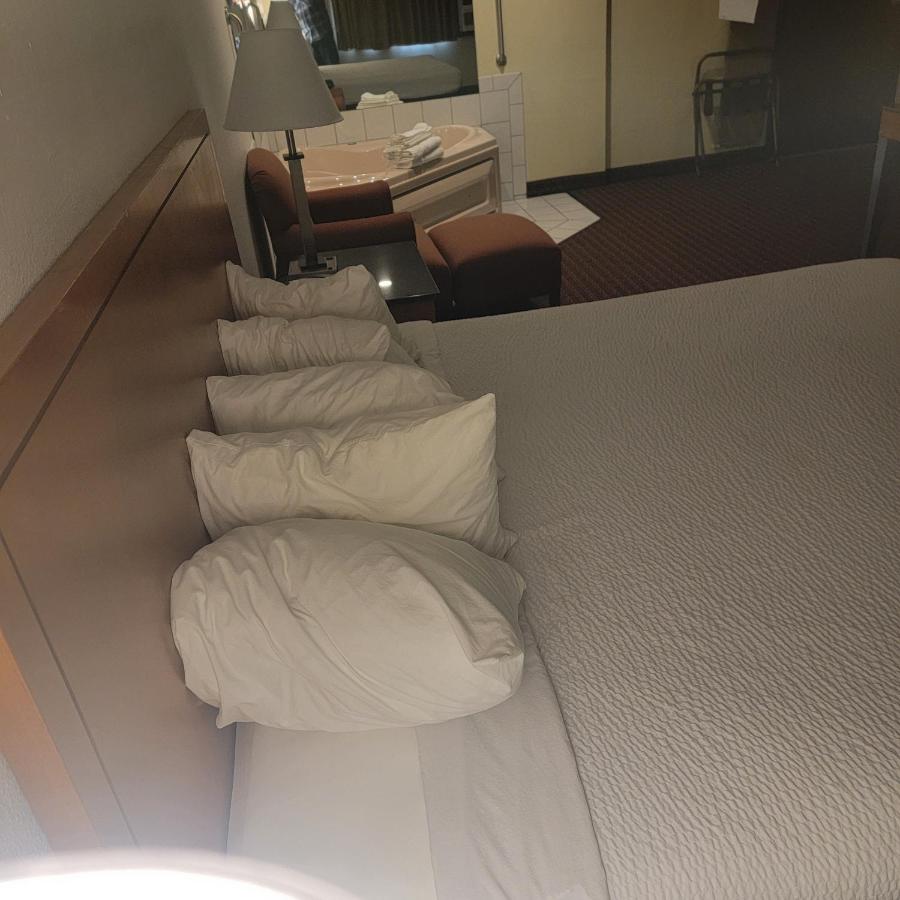 King Studio Suite with Jetted Tub - Non-Smoking at Days Inn by Wyndham Fort Dodge