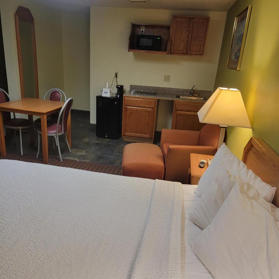 3 Double Beds, Studio Suite, Kitchenette, Non-Smoking
at Days Inn by Wyndham Fort Dodge