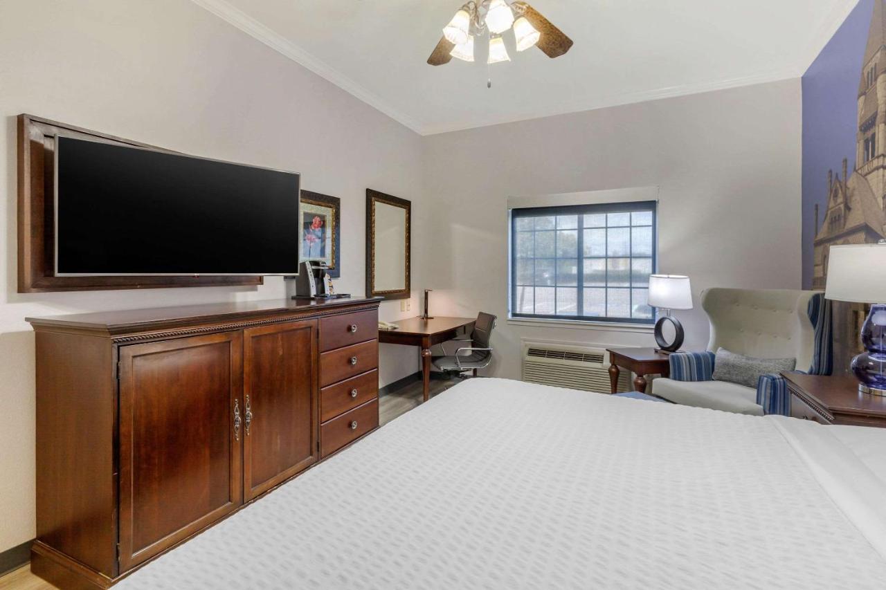 Standard King Room - Non-Smoking at Clarion Pointe Sulphur Springs