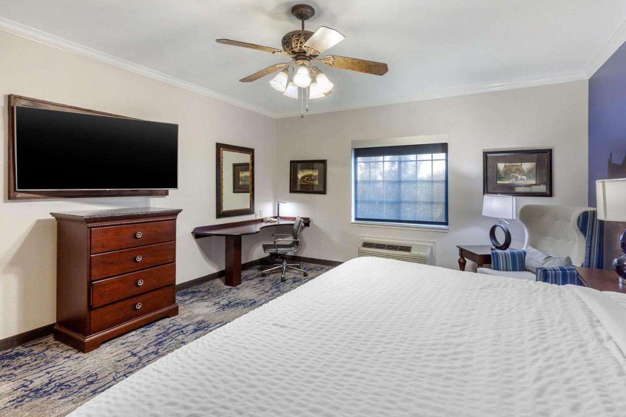 King Room - Non-Smoking at Clarion Pointe Sulphur Springs