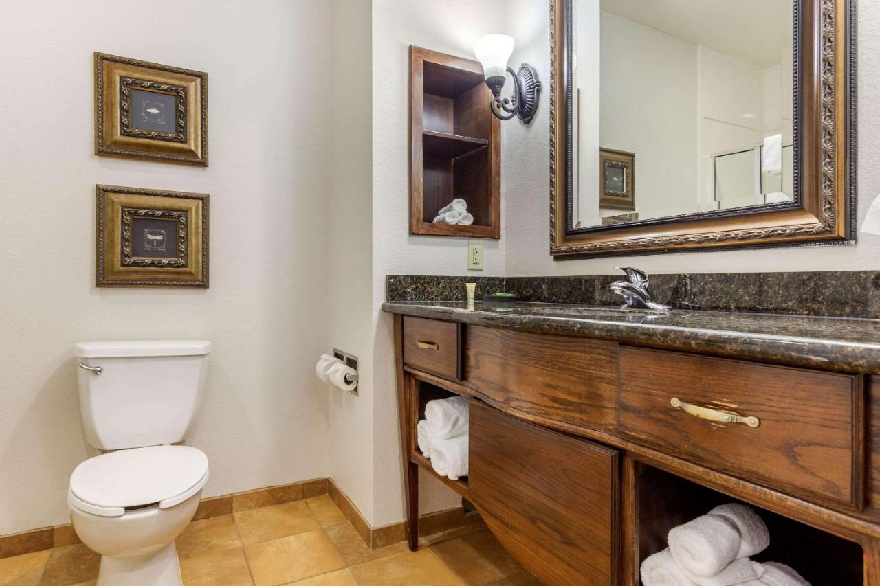 King Room - Non-Smoking at Clarion Pointe Sulphur Springs