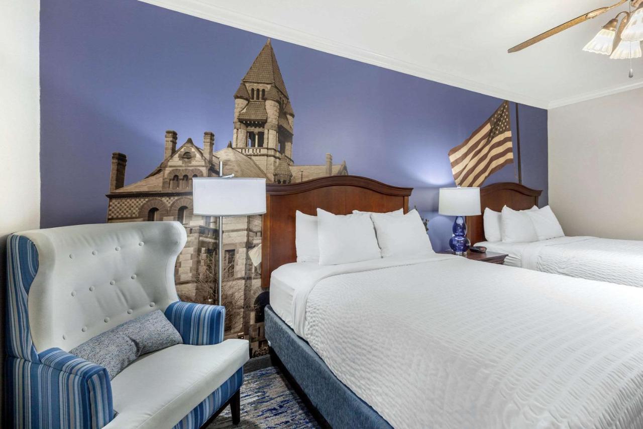 Queen Room with Two Queen Beds - Non-Smoking at Clarion Pointe Sulphur Springs