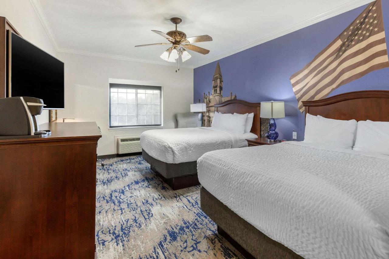 Queen Room with Two Queen Beds - Non-Smoking at Clarion Pointe Sulphur Springs