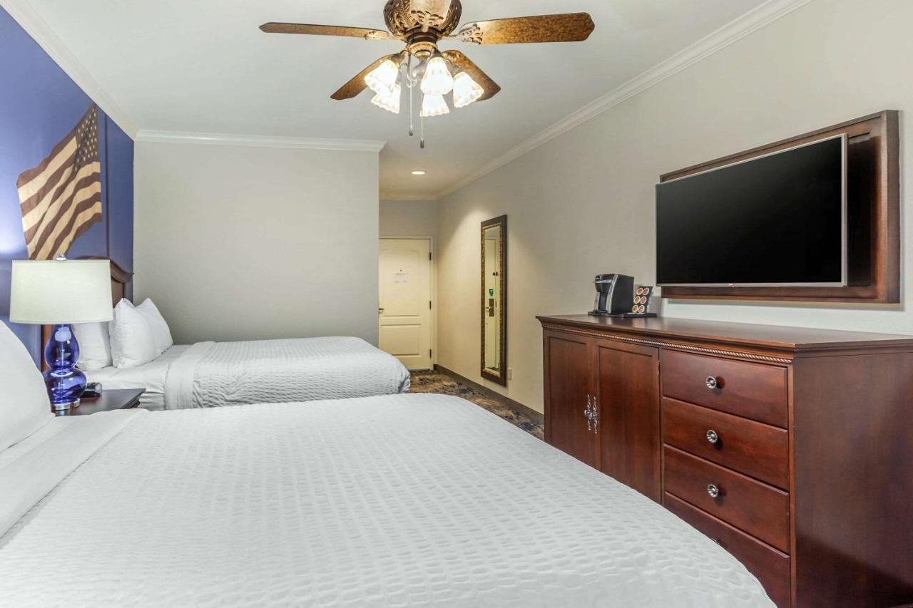 Queen Room with Two Queen Beds - Non-Smoking at Clarion Pointe Sulphur Springs