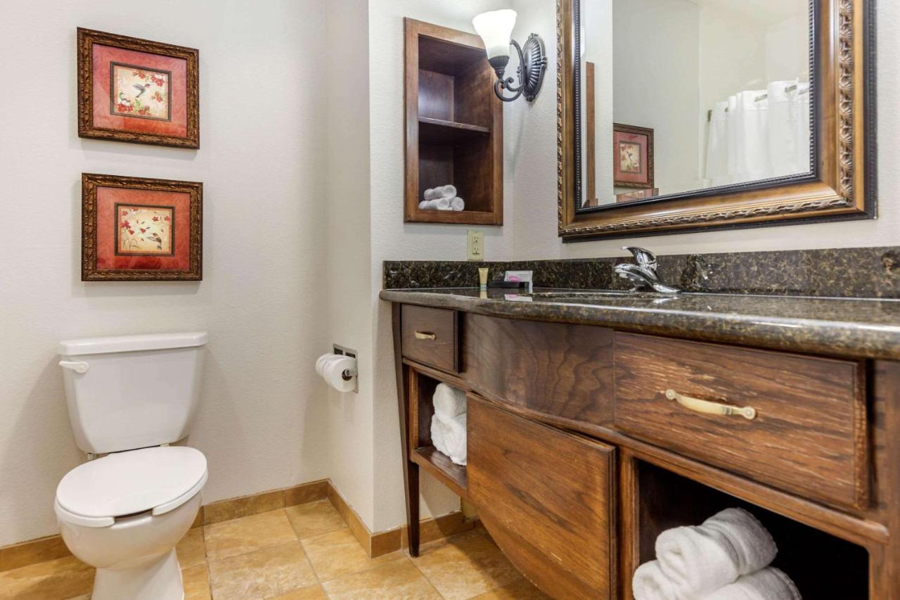 Queen Room with Two Queen Beds - Non-Smoking at Clarion Pointe Sulphur Springs