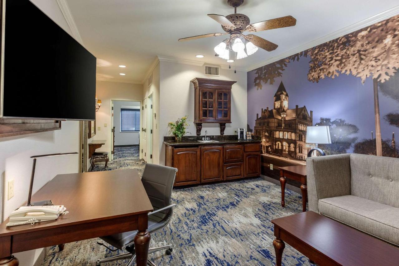 King Suite - Non-Smoking at Clarion Pointe Sulphur Springs