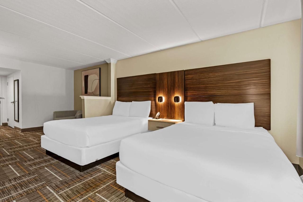 One-Bedroom Suite with Two Queen Beds - Non-Smoking at Sonesta Essential Orlando Airport