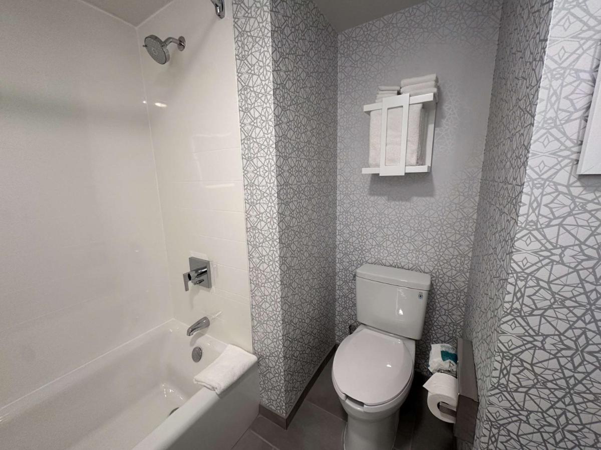 Queen Room with Two Queen Beds - Non-Smoking at Hampton Inn Milpitas