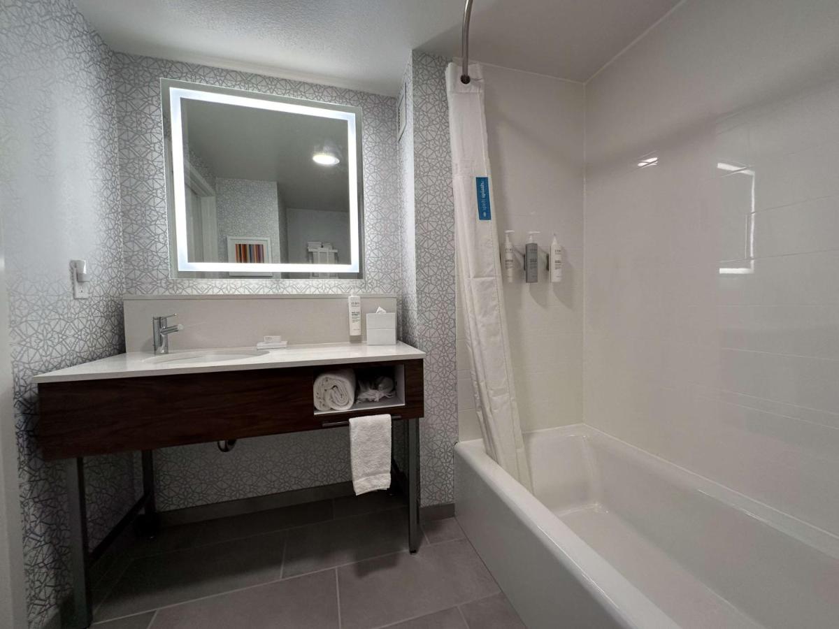 Queen Room with Two Queen Beds - Non-Smoking at Hampton Inn Milpitas
