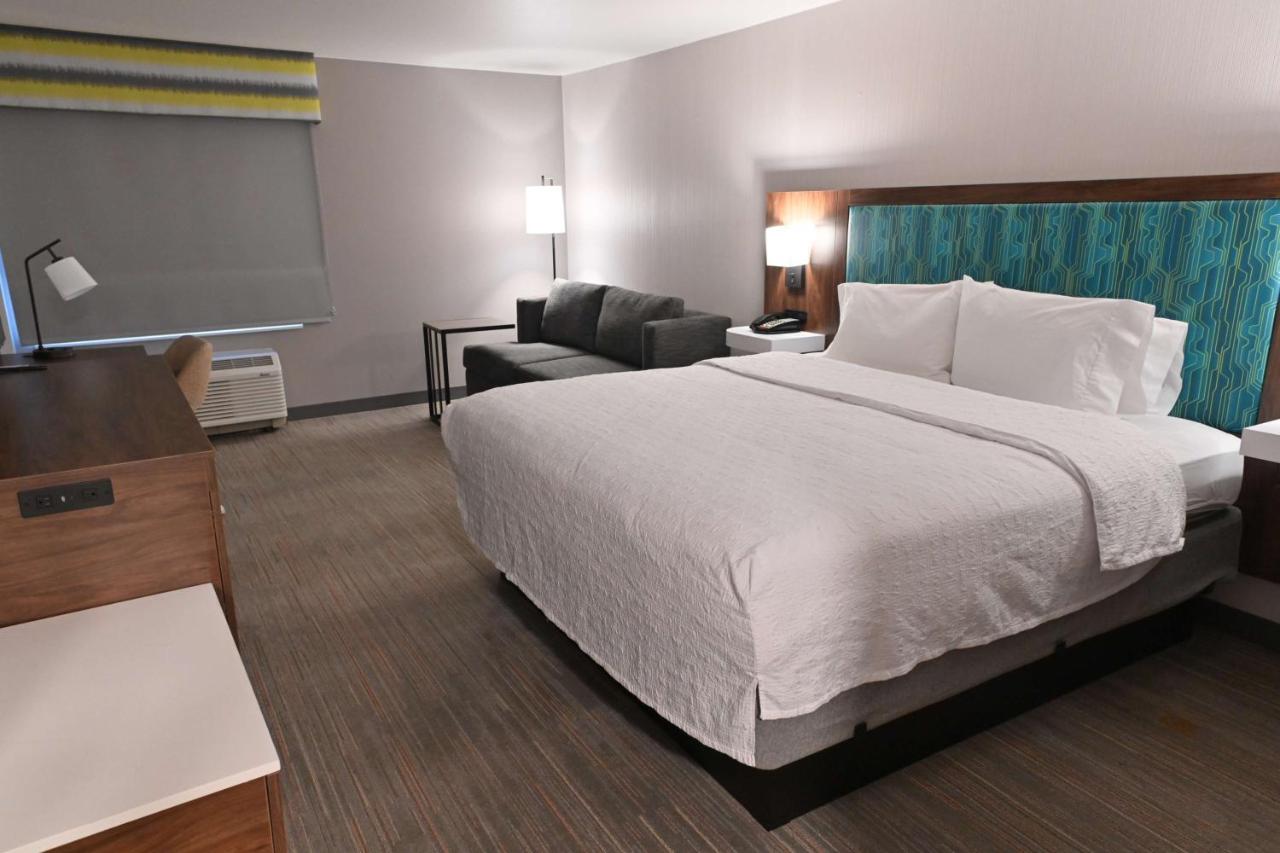 King Study with Sofa Bed - Non-Smoking at Hampton Inn Milpitas