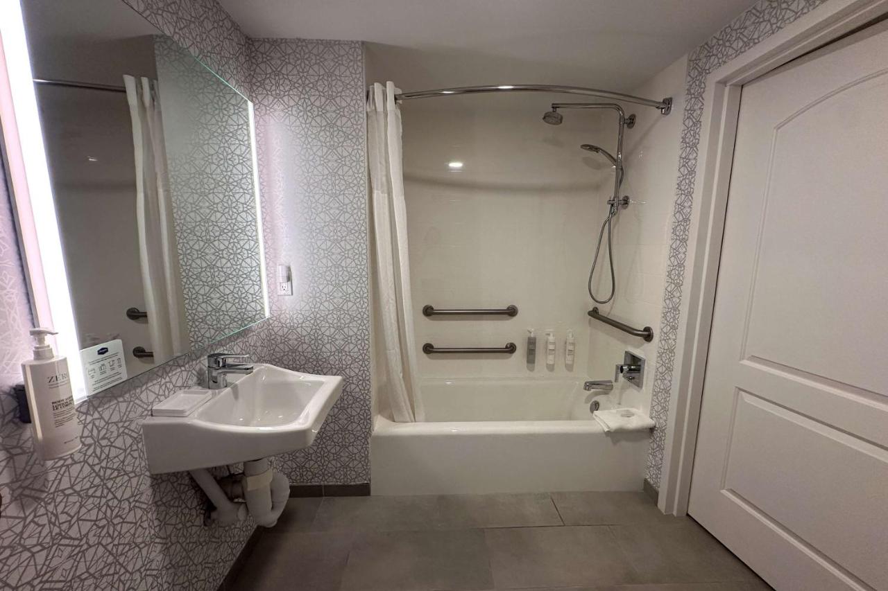 King Room - Disability Access at Hampton Inn Milpitas