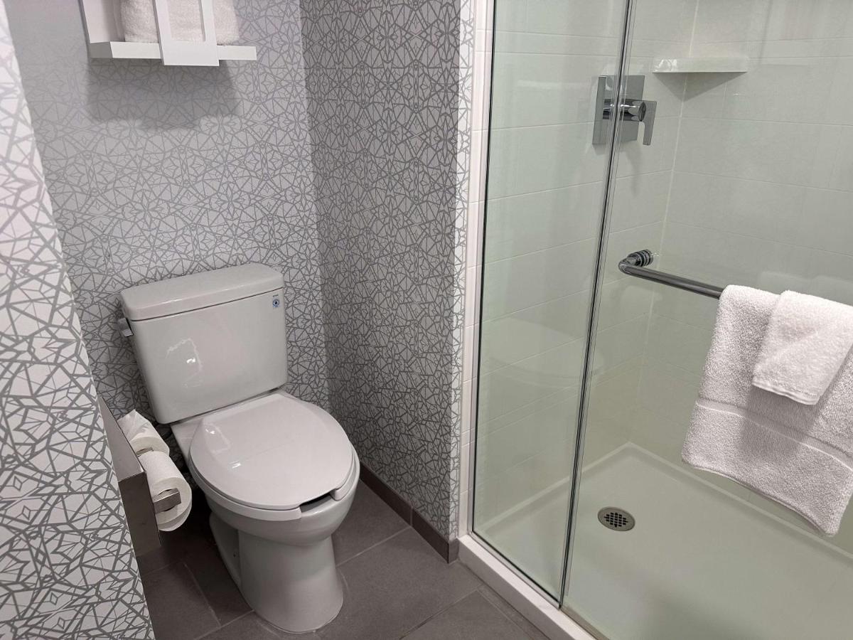 King Study with Sofa Bed - Non-Smoking at Hampton Inn Milpitas
