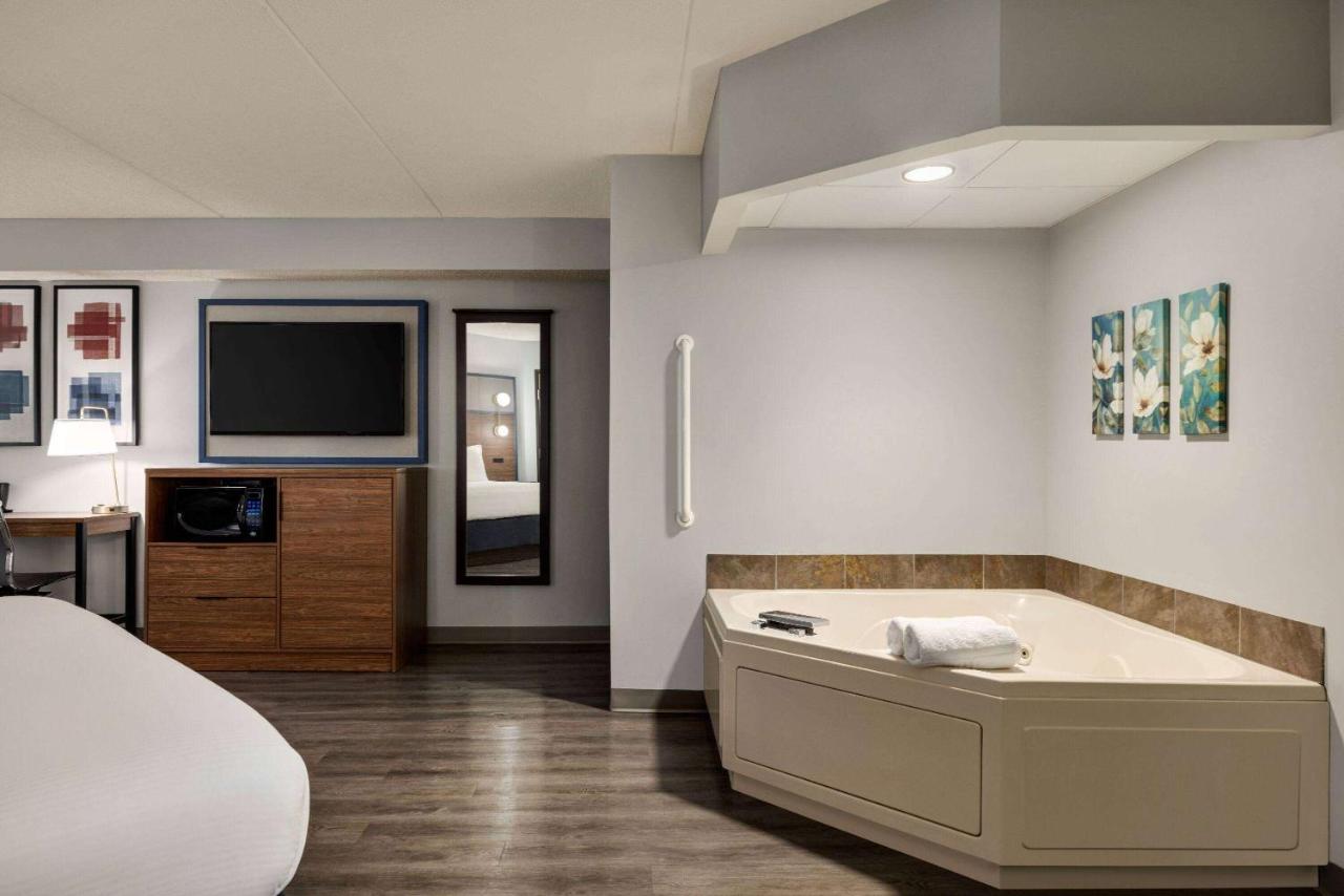 Deluxe King Room - Non-Smoking at Americinn by Wyndham Lincoln South