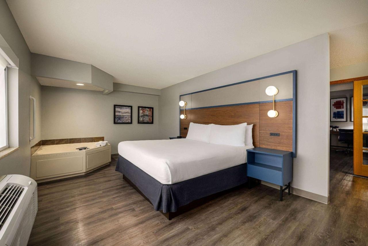 Superior King Studio Suite - Non-Smoking at Americinn by Wyndham Lincoln South