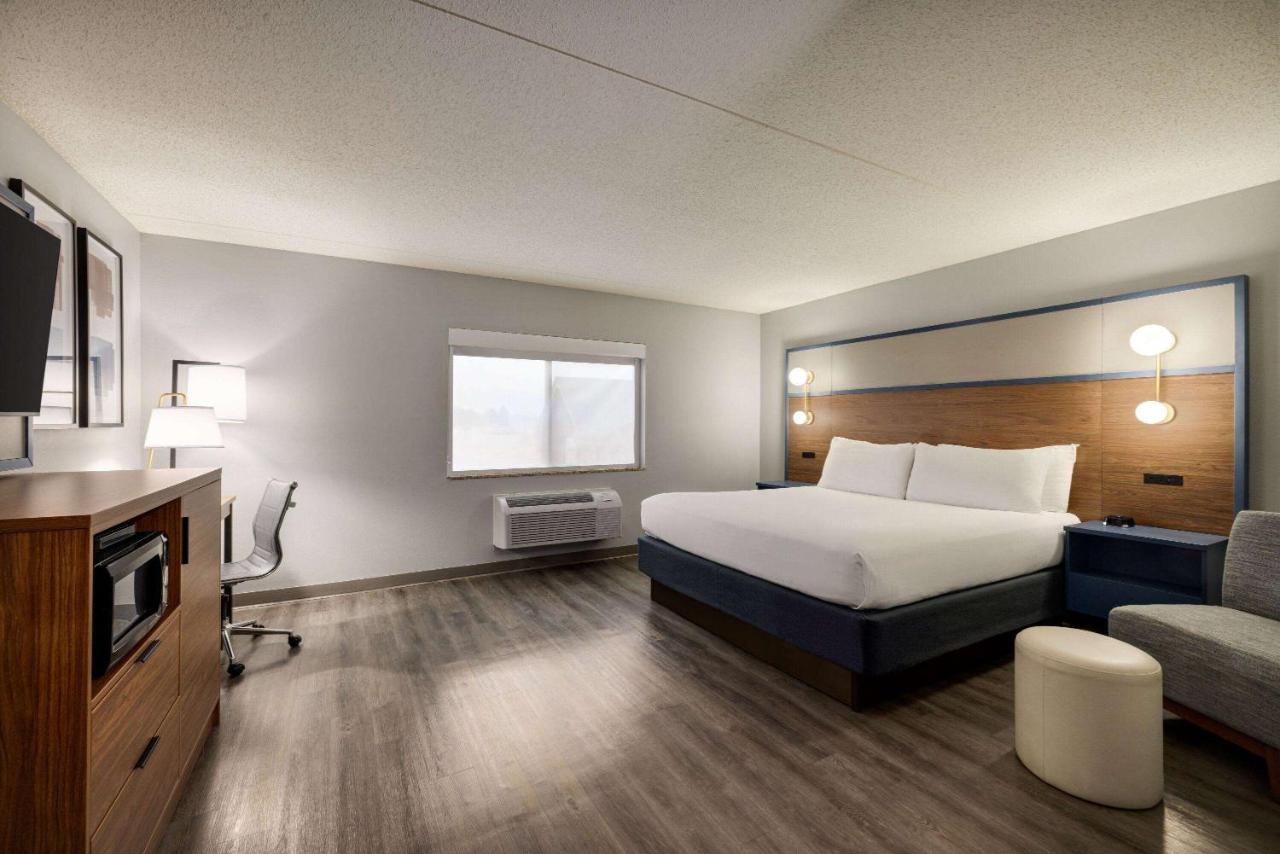 King Room - Mobility Access/Non-Smoking at Americinn by Wyndham Lincoln South