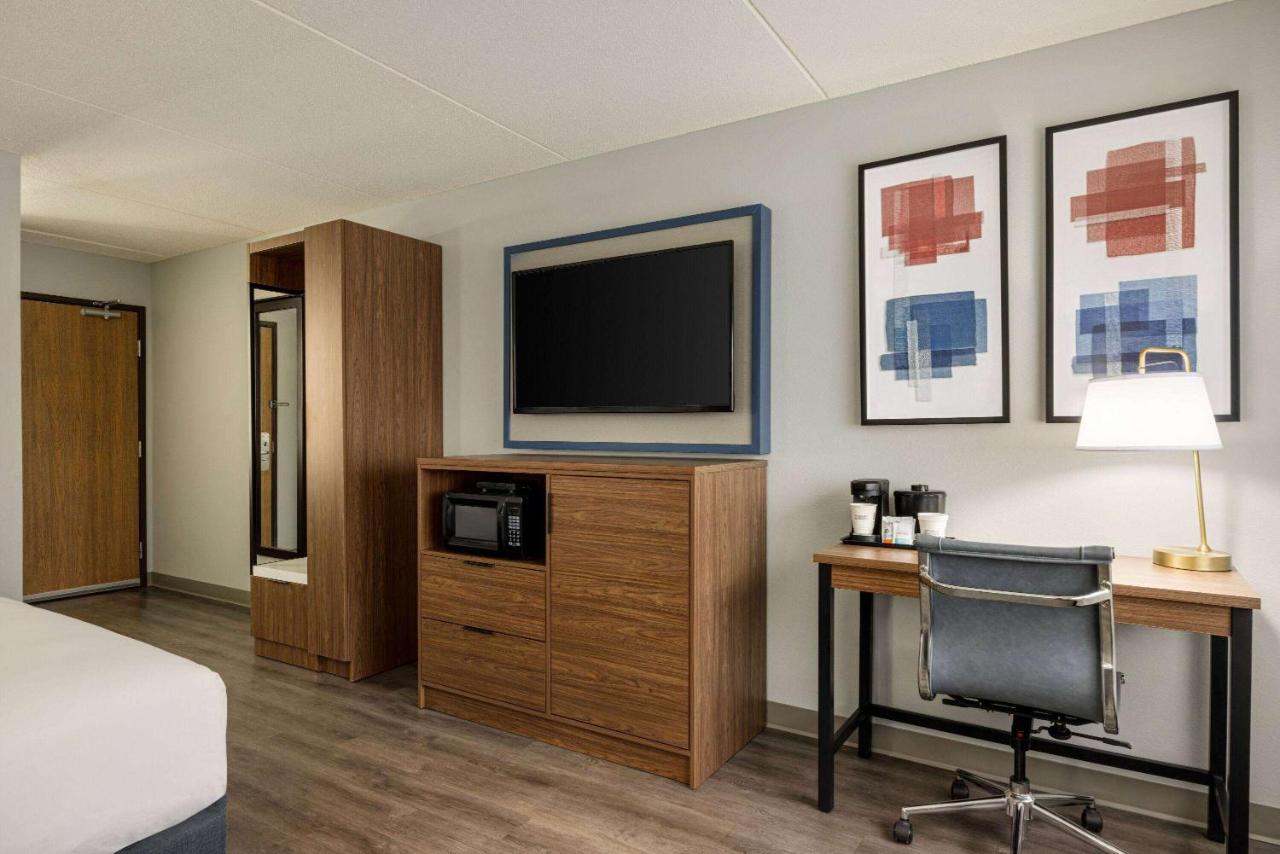 King Room - Mobility Access/Non-Smoking at Americinn by Wyndham Lincoln South