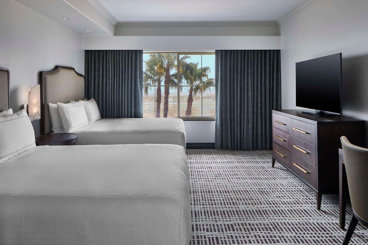  | La Bellasera Hotel & Suites