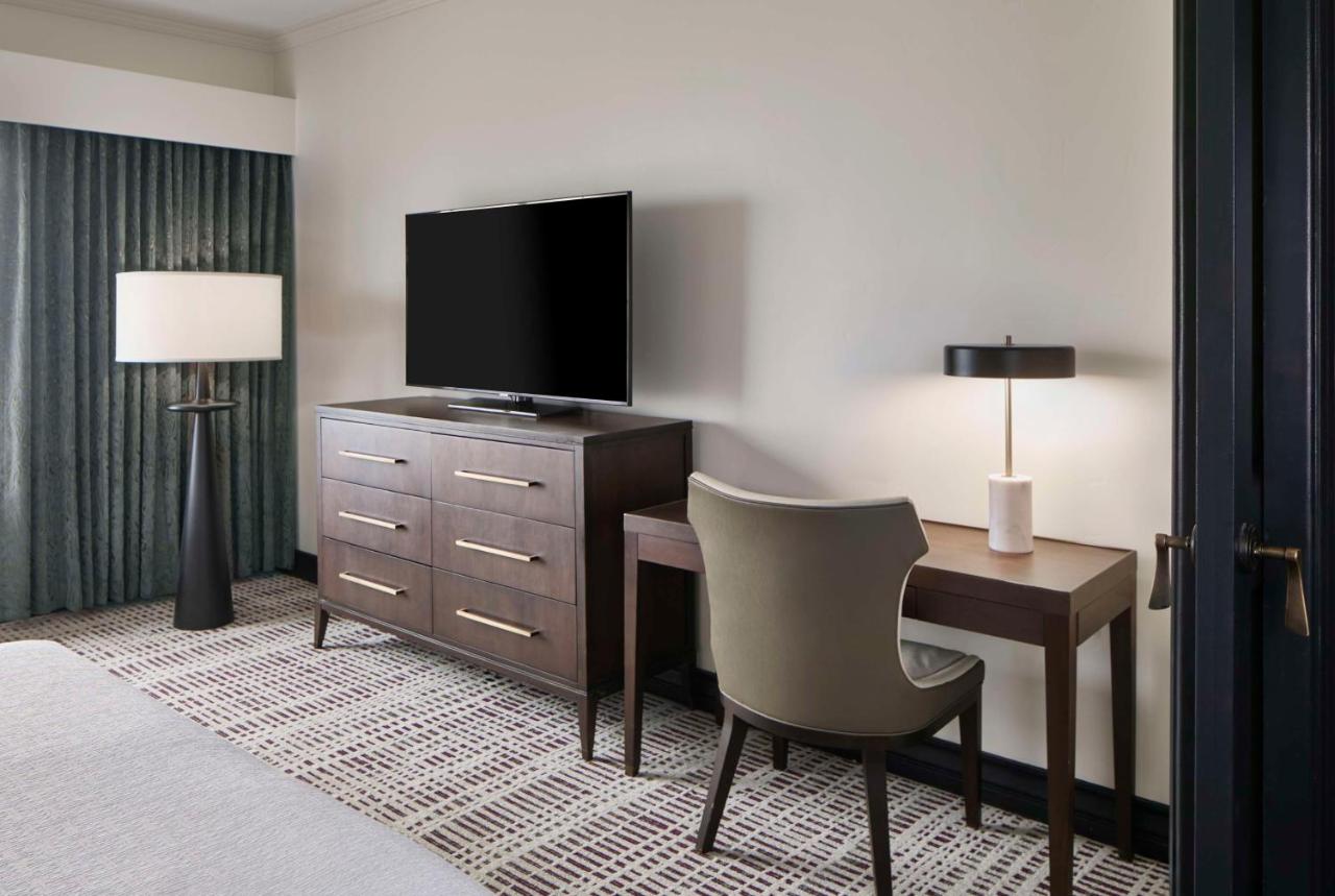  | La Bellasera Hotel & Suites