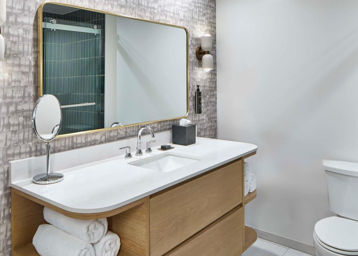  | La Bellasera Hotel & Suites