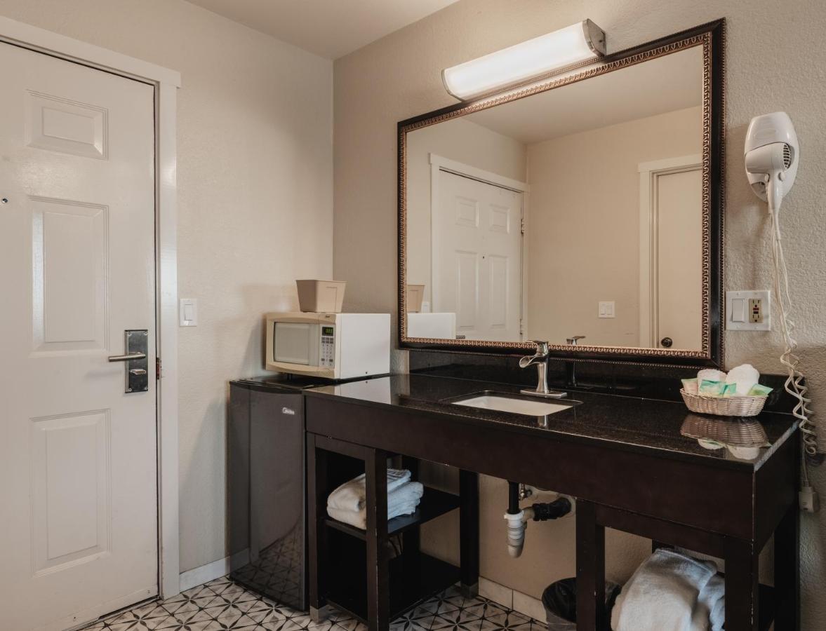 | Aladdin Motor Inn
