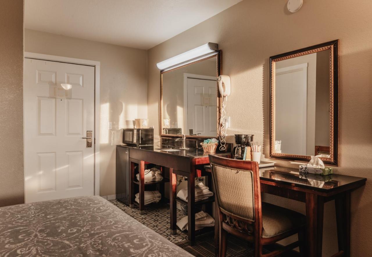 | Aladdin Motor Inn