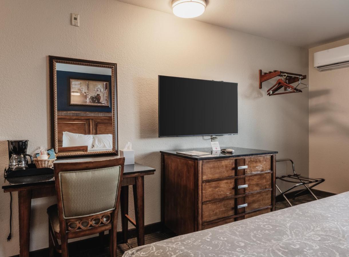 | Aladdin Motor Inn