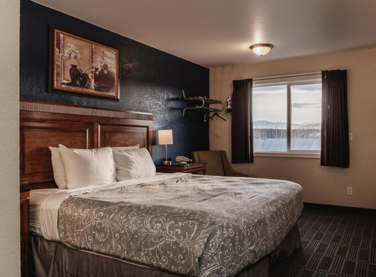 | Aladdin Motor Inn