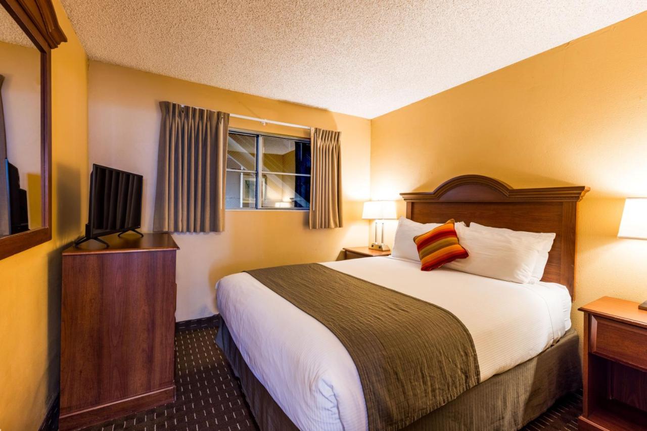 | Ebb Tide Oceanfront Inn