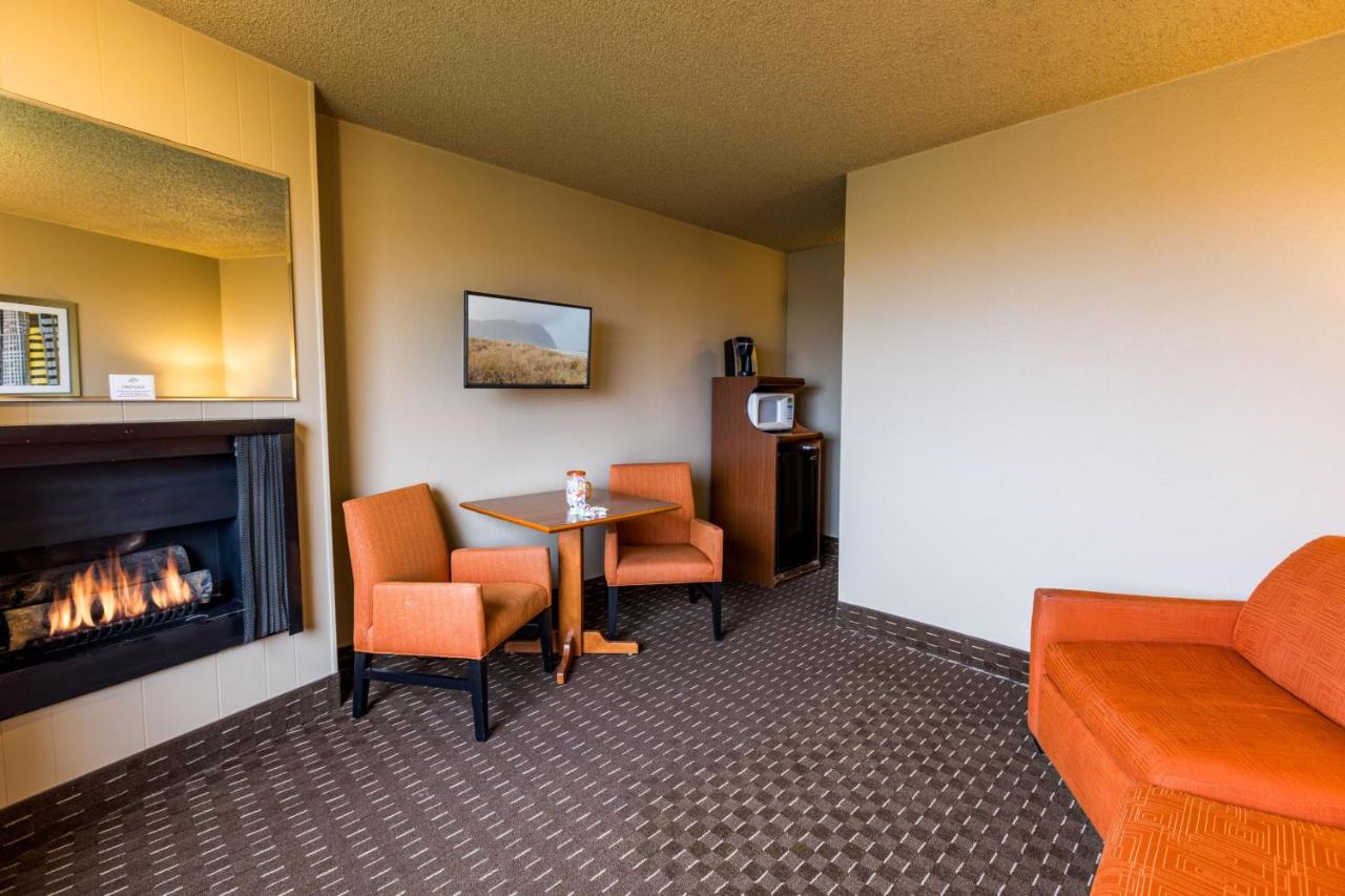 | Ebb Tide Oceanfront Inn