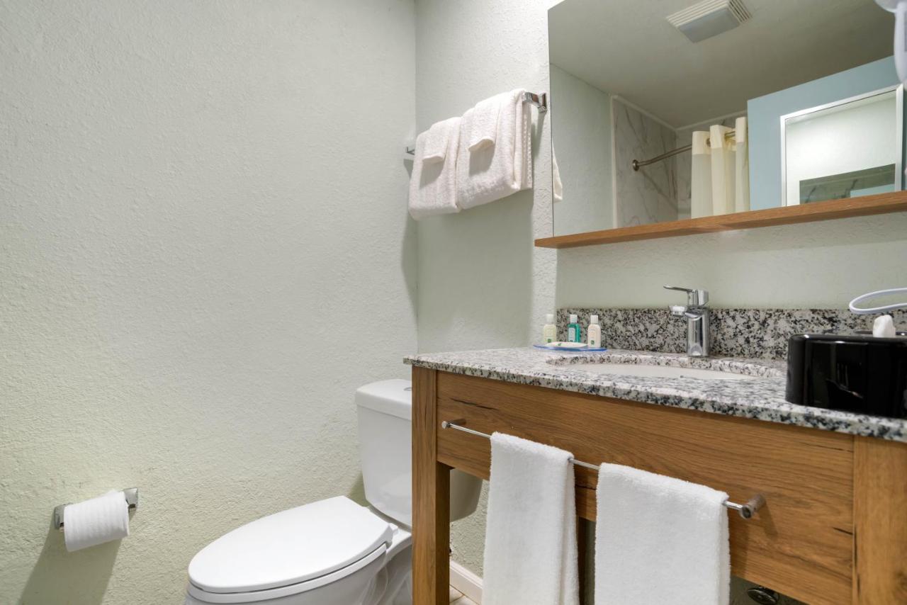 Standard Queen Room with Two Queen Beds - Non-Smoking at Quality Inn Fort Walton Beach - Destin West